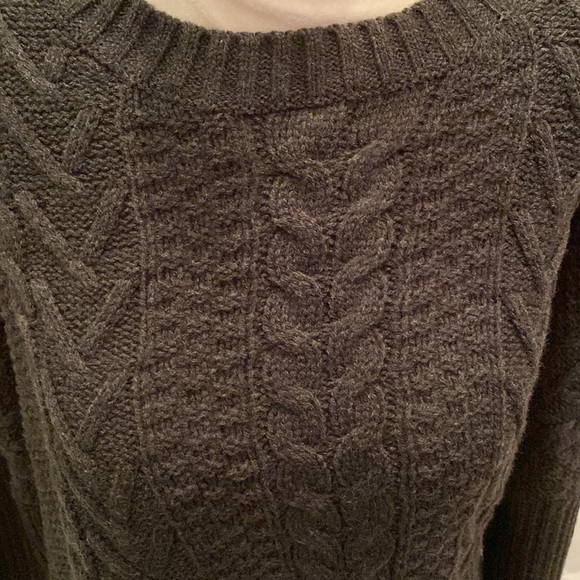 Beautiful charcoal gray, oversized cable knit sweater - Picture 2 of 6